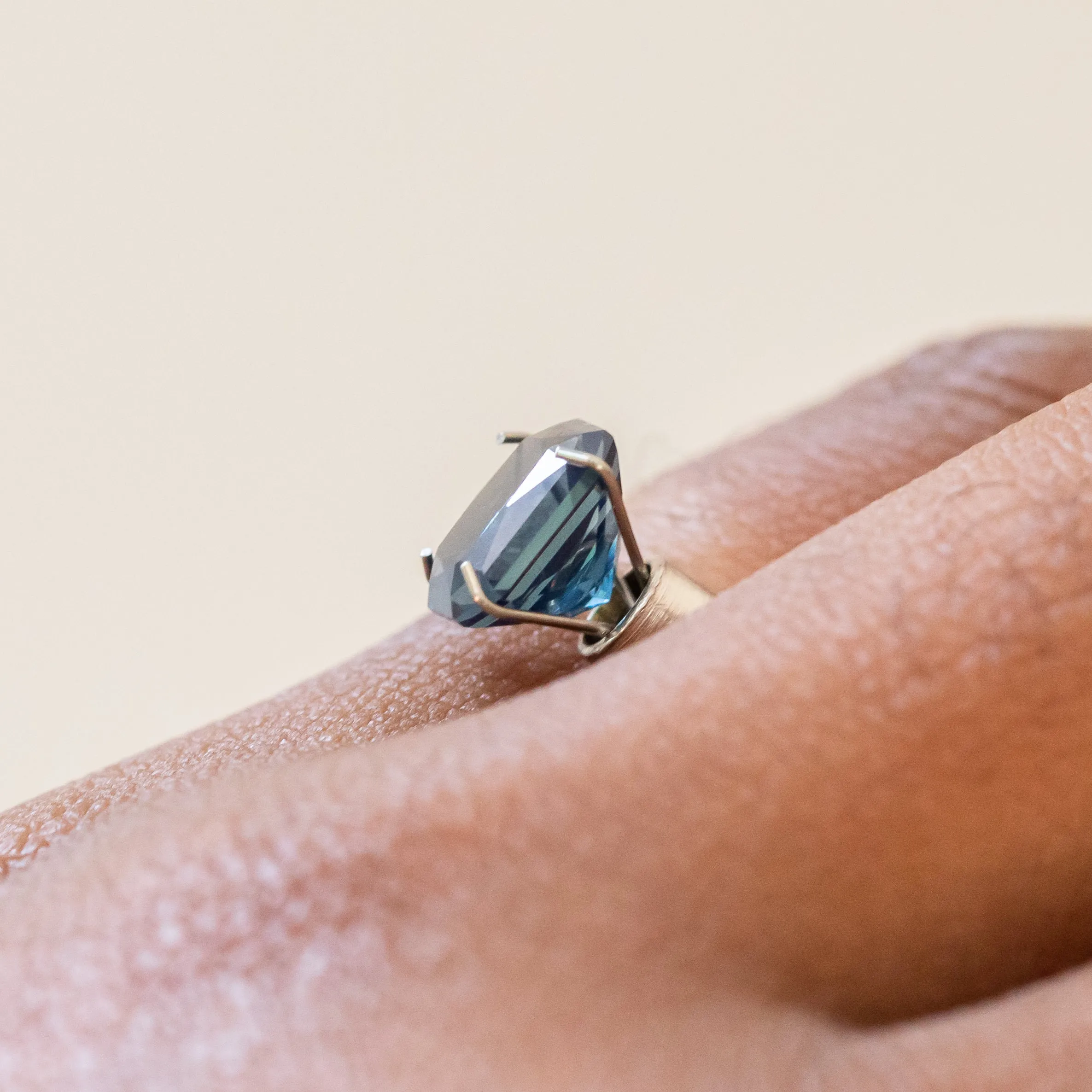 3.24CT RADIANT CUT TANZANIAN SAPPHIRE, DEEP OCEAN BLUE, 8.7X6.8MM, UNHEATED