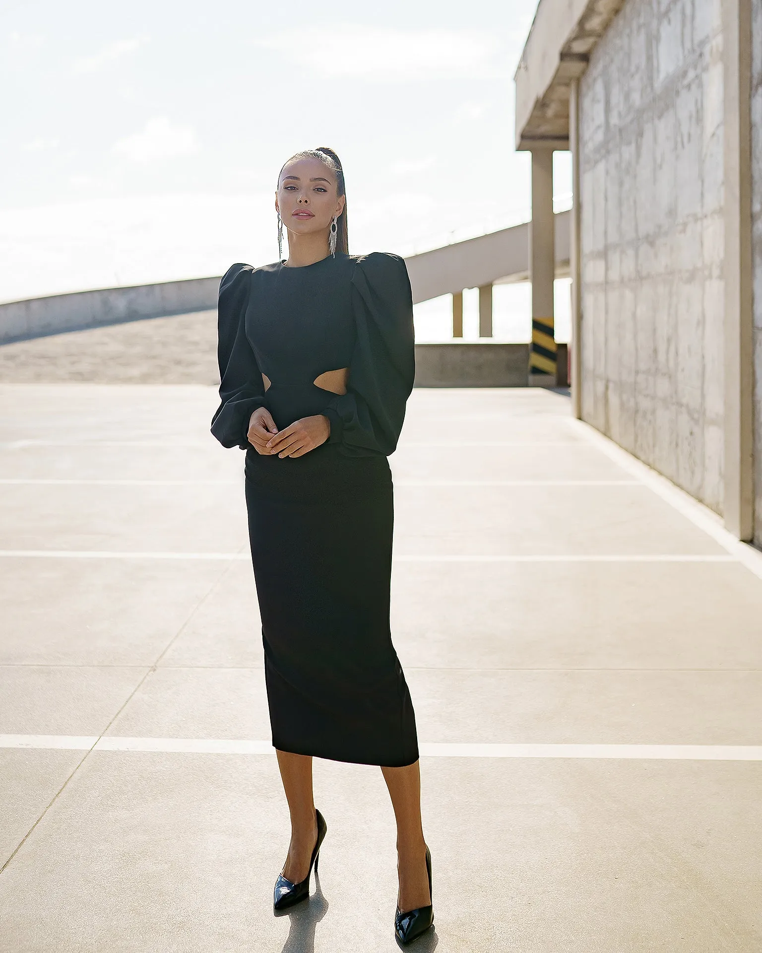 Black Backless Cut-Out Puff-Sleeve Midi Dress