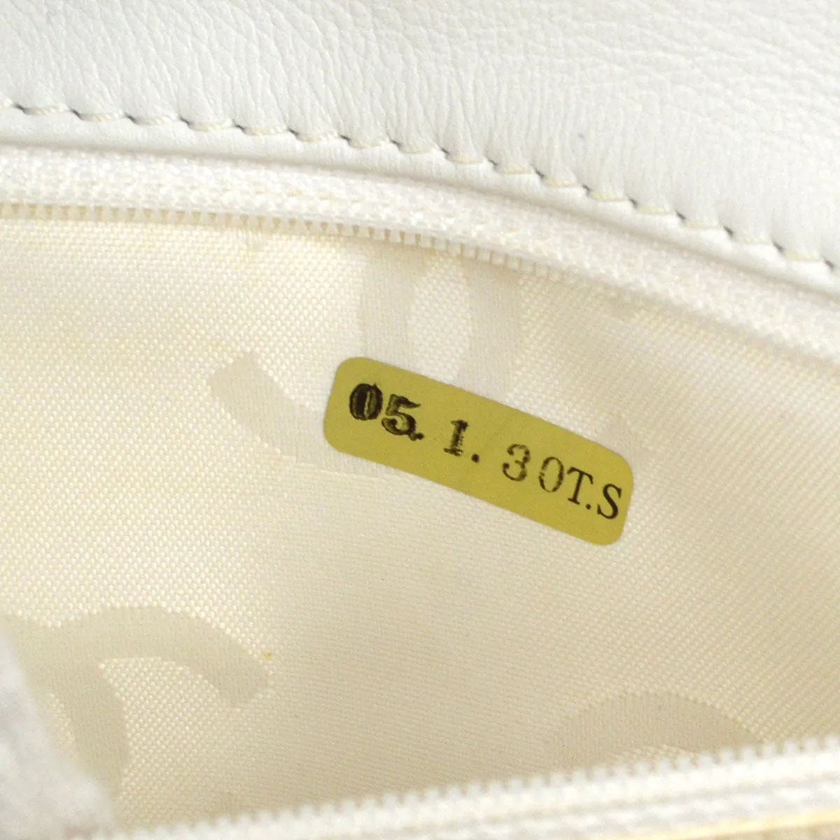 CHANEL 2004-2005 Wild Stitch Handbag Medium White Calfskin 47807