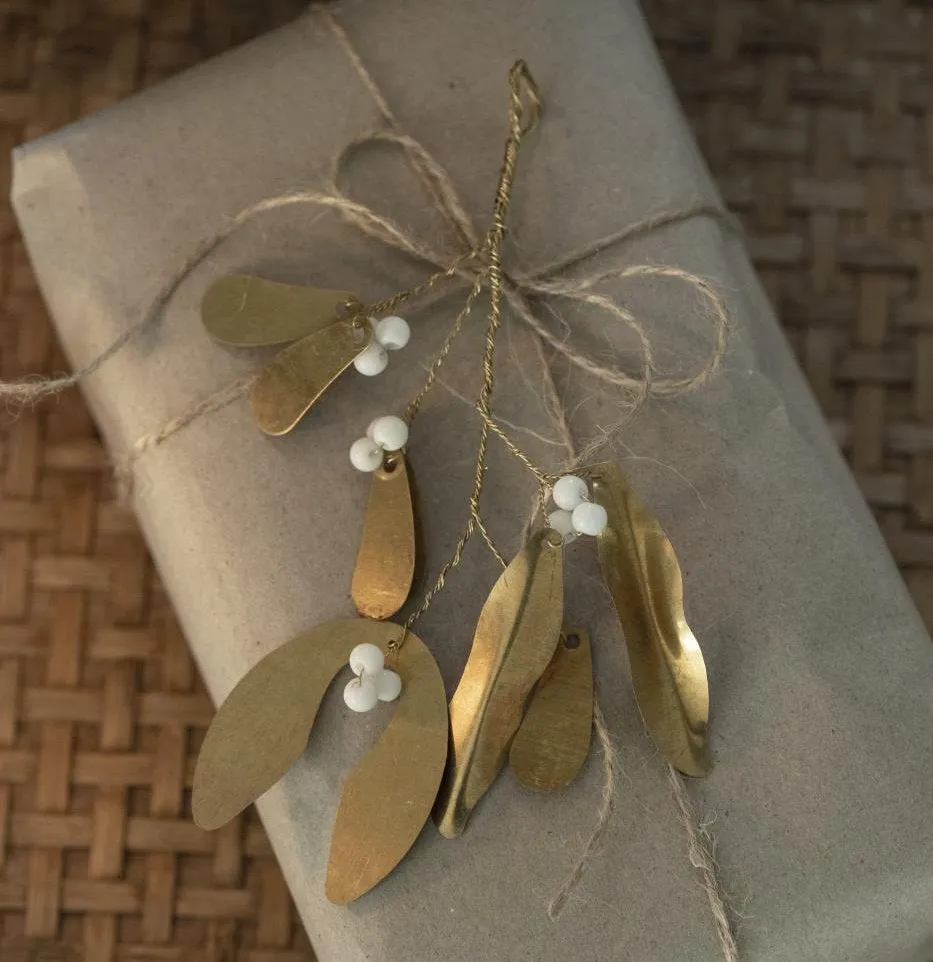 Gold Mistletoe & Bead Decoration - Small