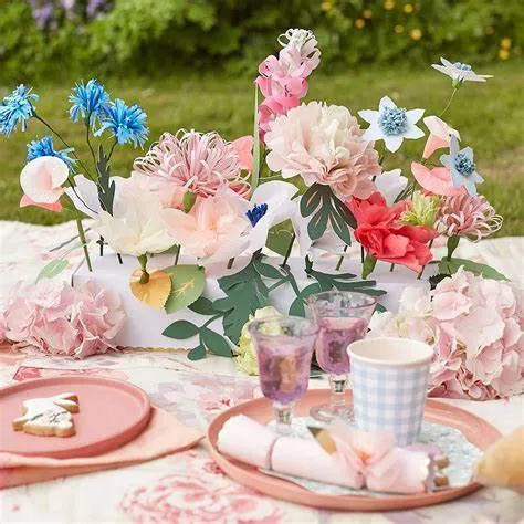 Hazel Gardiner Spring & Summer Table Centrepiece 584 x 432 x 216mm
