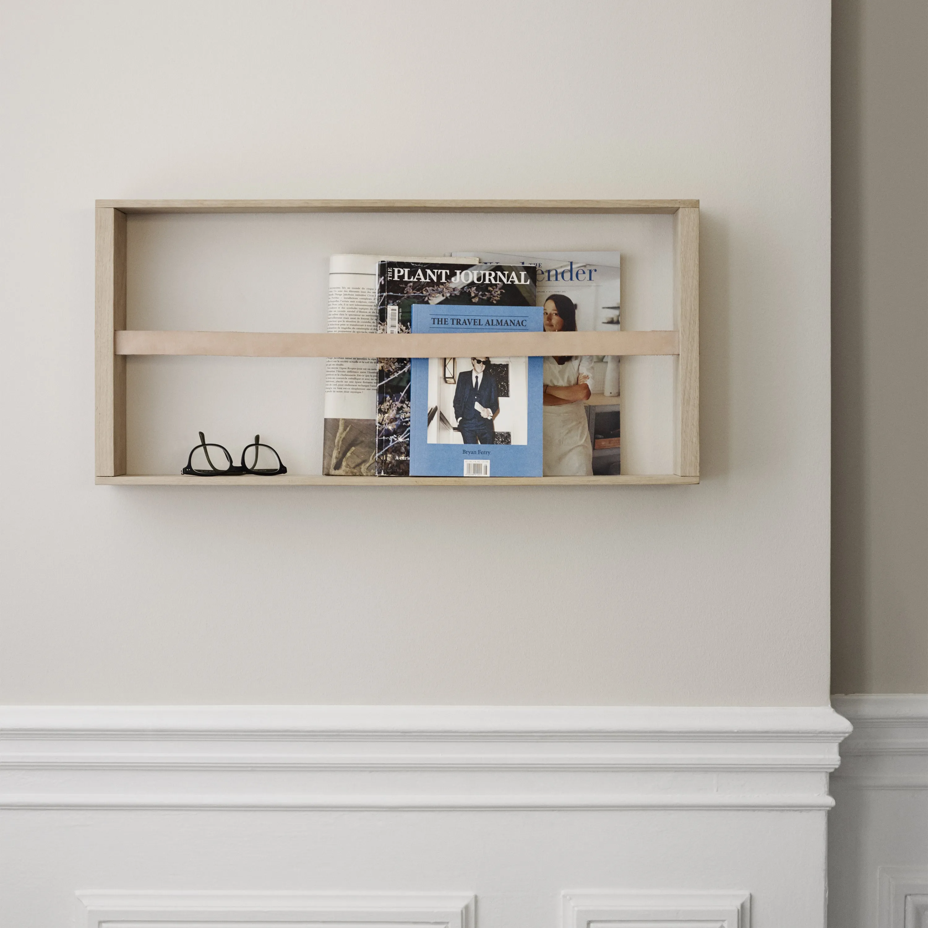 Norr Magazine Holder