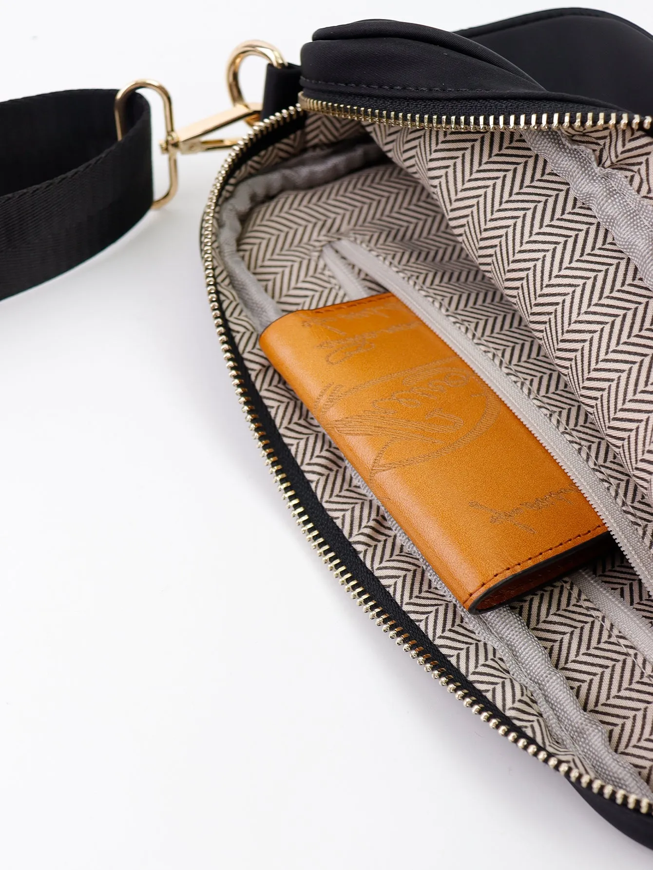 REMI Crossbody in Black