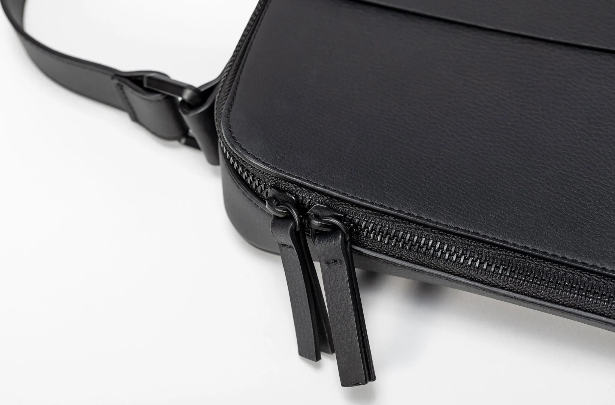 The Tech Messenger Bag - Sample Sale