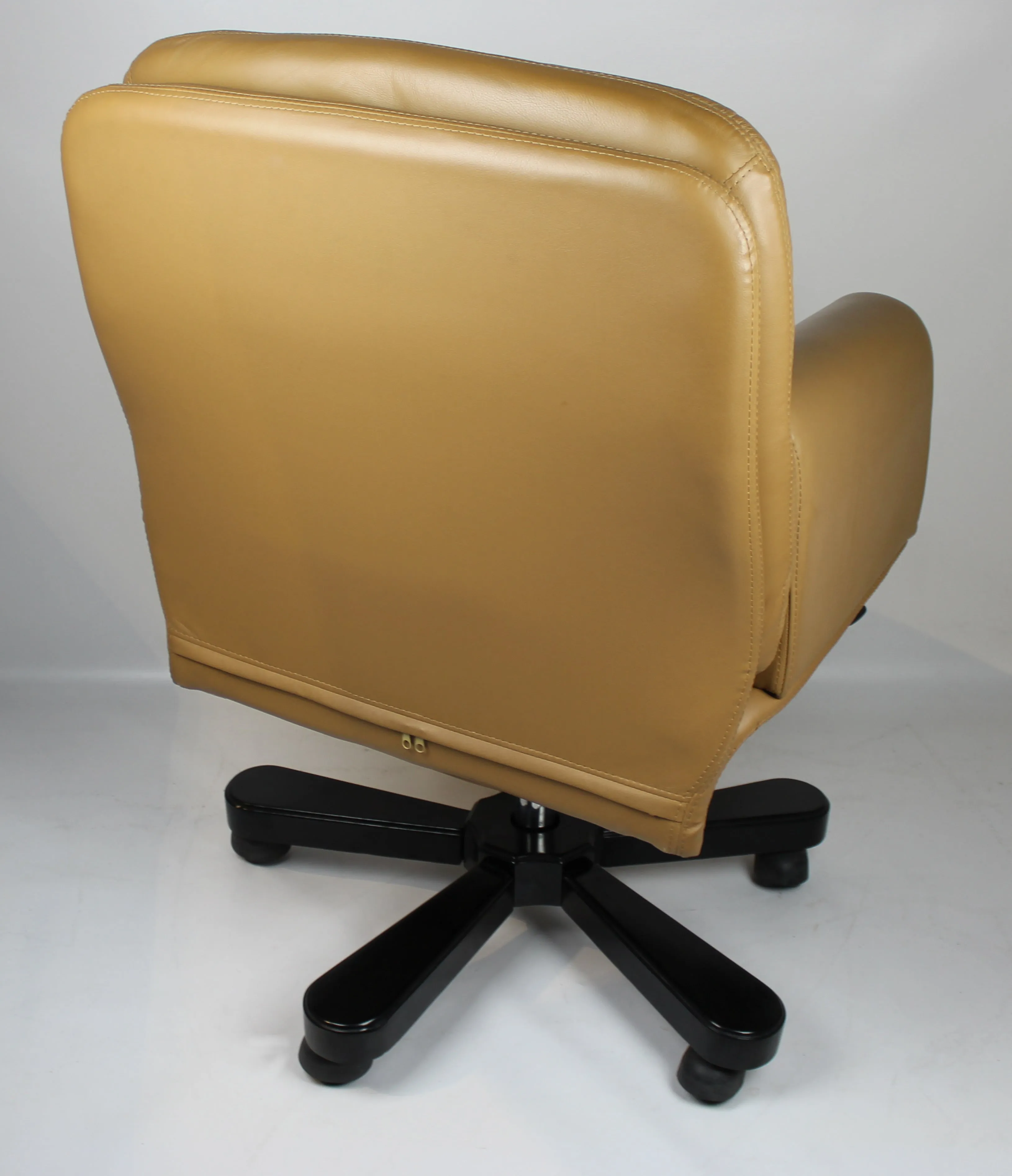 Traditional Beige Leather Office Chair - HSN-B019